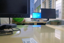 Office Desks with Built-In Tech: How Smart Desks Are Changing the Workplace